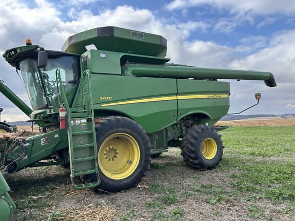 Image of John Deere S670 equipment image 1
