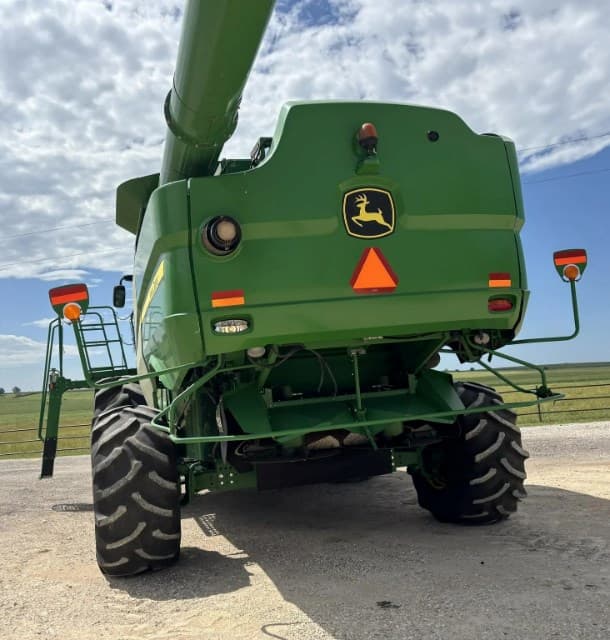 Image of John Deere S670 equipment image 2