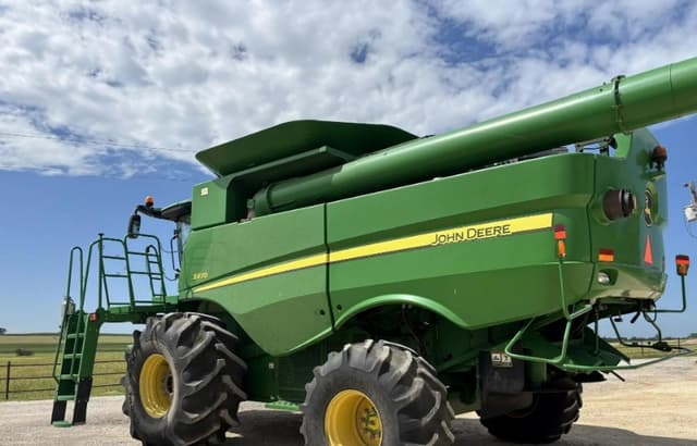 Image of John Deere S670 equipment image 1