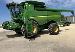 2012 John Deere S670 Image
