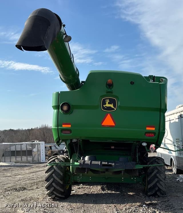 Image of John Deere S670 equipment image 4