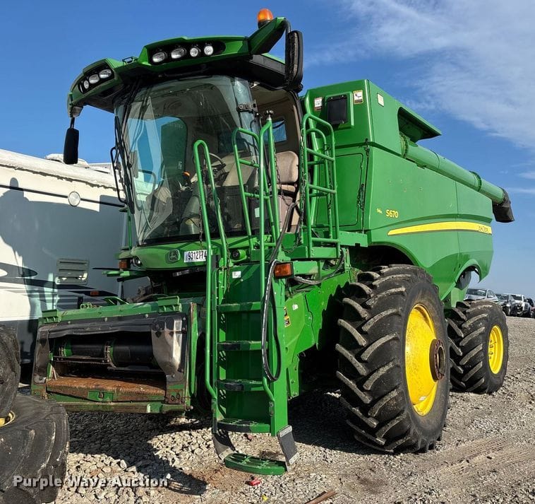 2012 John Deere S670 Equipment Image0