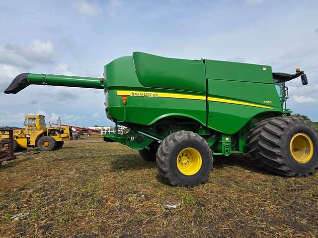 Image of John Deere S670 equipment image 4