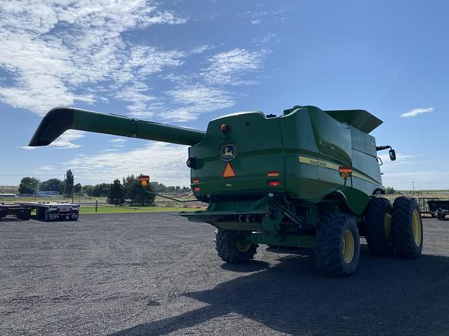 Image of John Deere S670 equipment image 4