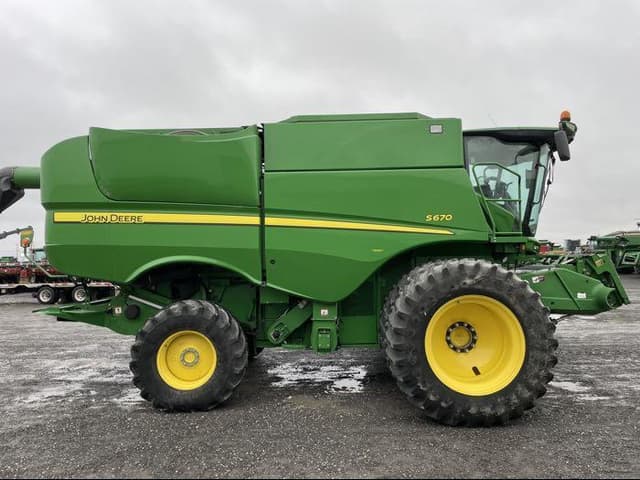 Image of John Deere S670 equipment image 3
