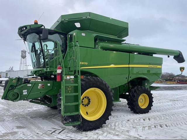 Image of John Deere S670 equipment image 1