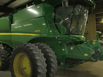 Main image John Deere S670