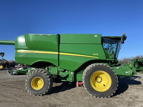 Main image John Deere S670