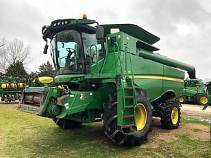 Main image John Deere S670