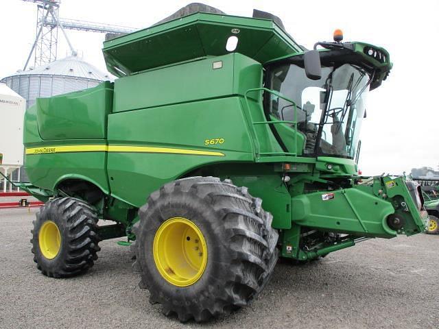 Image of John Deere S670 equipment image 1