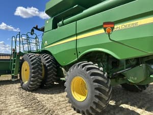 2012 John Deere S670 Image