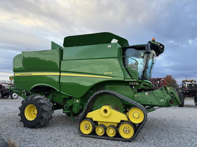 Image of John Deere S670 equipment image 1