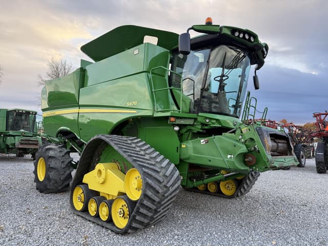 Image of John Deere S670 equipment image 3
