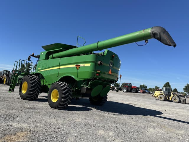 Image of John Deere S670 equipment image 4