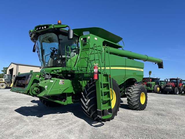 Image of John Deere S670 equipment image 2