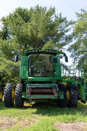 Image of John Deere S670 equipment image 1