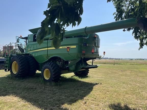 Image of John Deere S670 equipment image 4