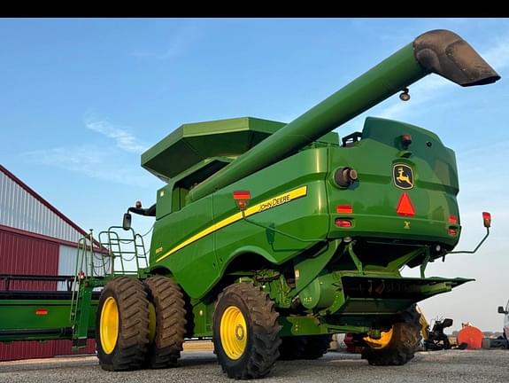 Image of John Deere S670 equipment image 2