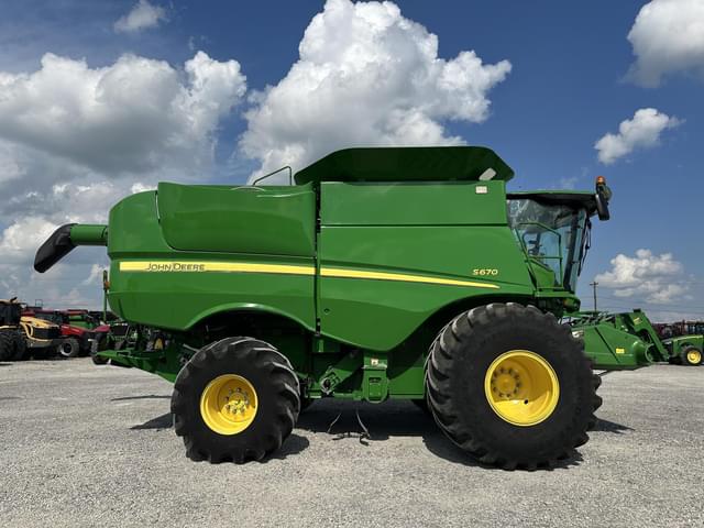 Image of John Deere S670 equipment image 2