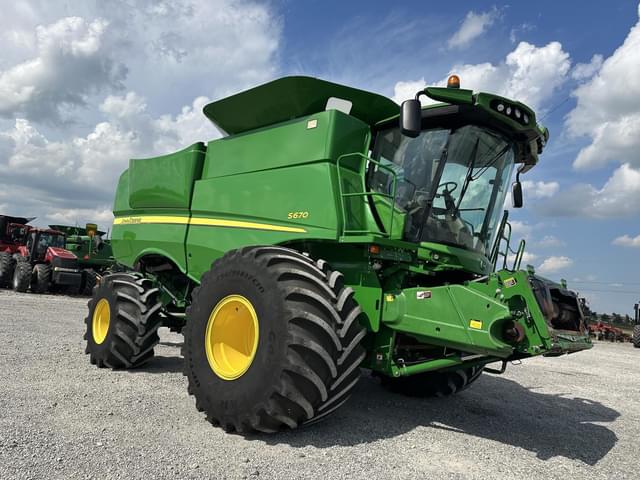 Image of John Deere S670 equipment image 3