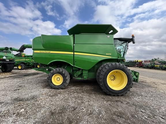 Image of John Deere S670 equipment image 2