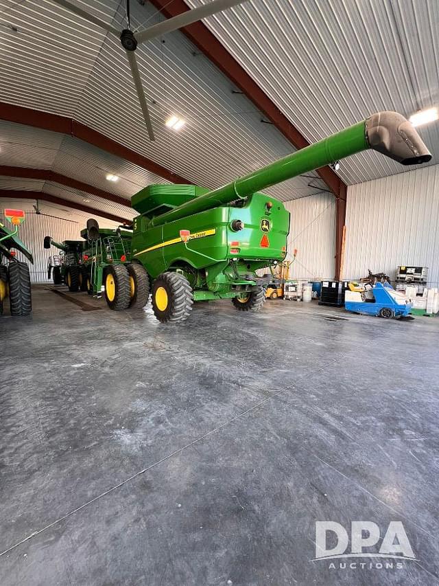 Image of John Deere S670 equipment image 4