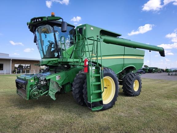 Image of John Deere S680 Primary image