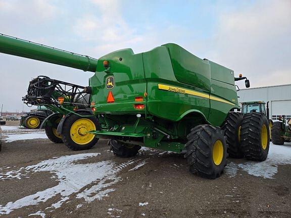 Image of John Deere S680 equipment image 3