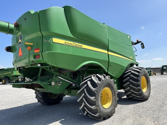 Image of John Deere S680 equipment image 4