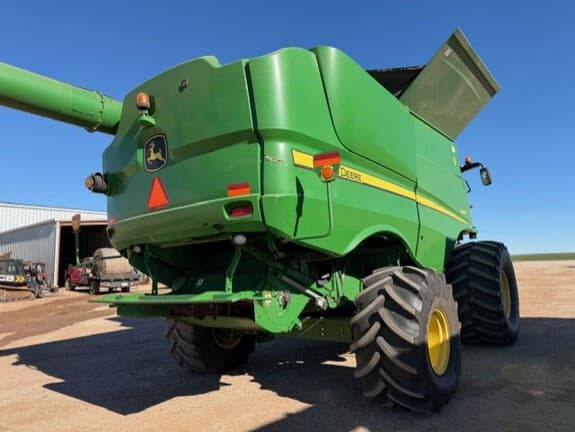 Image of John Deere S680 equipment image 1