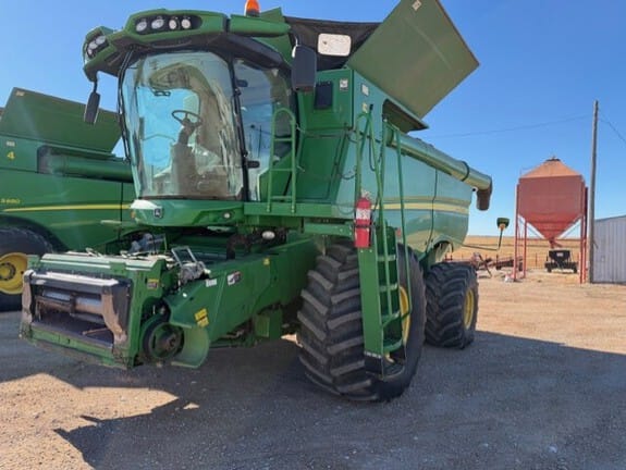 2012 John Deere S680 Equipment Image0