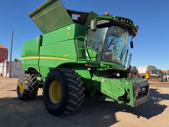 Image of John Deere S680 equipment image 2