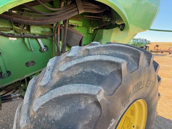 Image of John Deere S680 equipment image 3