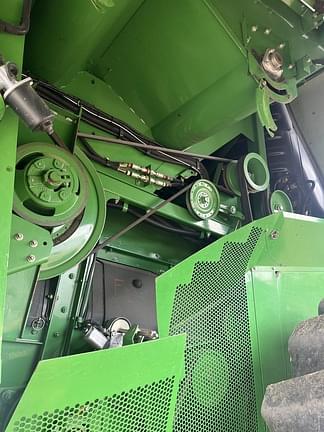 Image of John Deere S680 equipment image 4
