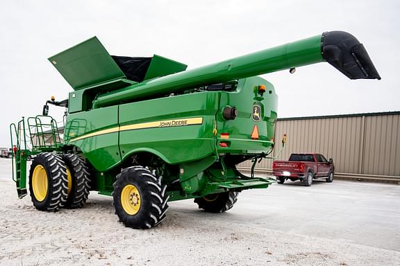 Image of John Deere S680 equipment image 2