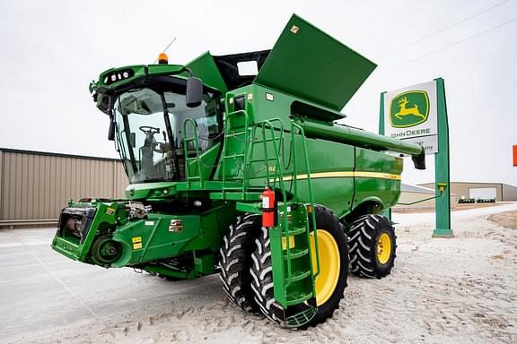 Image of John Deere S680 Primary image