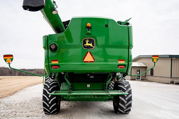 Image of John Deere S680 equipment image 3