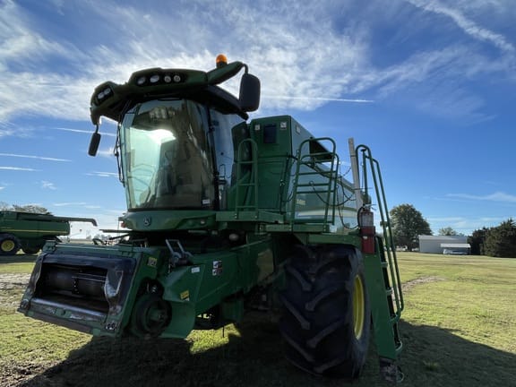 Main image John Deere S680