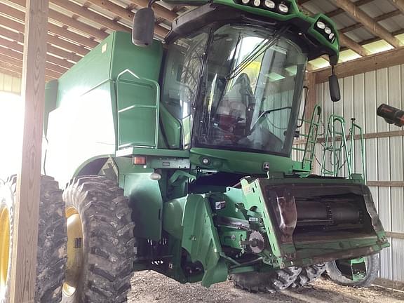 Image of John Deere S680 equipment image 1