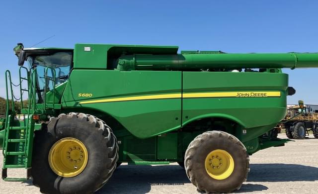 Image of John Deere S680 equipment image 1