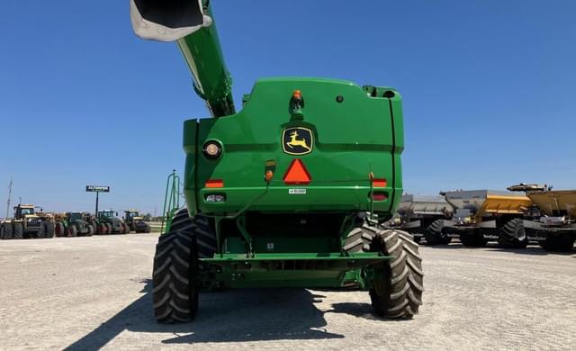 Image of John Deere S680 equipment image 3