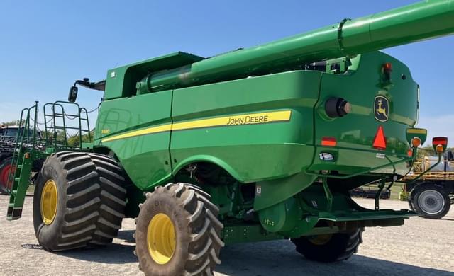 Image of John Deere S680 equipment image 2