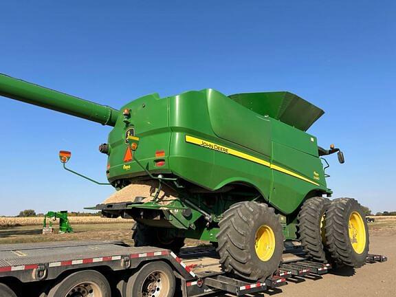 Image of John Deere S680 equipment image 1