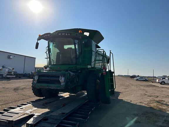 Image of John Deere S680 equipment image 3