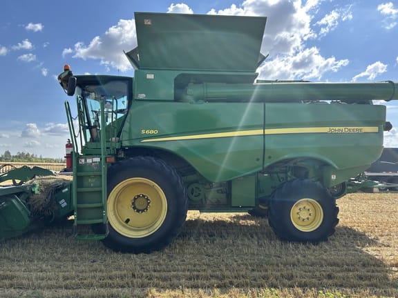2012 John Deere S680 Equipment Image0