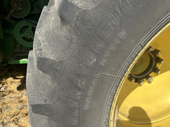 Image of John Deere S680 equipment image 1