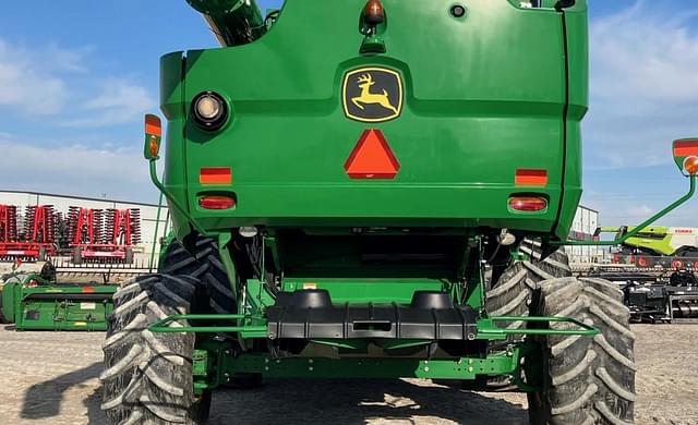 Image of John Deere S680 equipment image 3