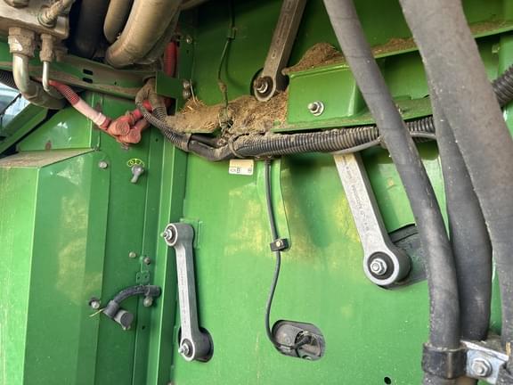 Image of John Deere S680 equipment image 4