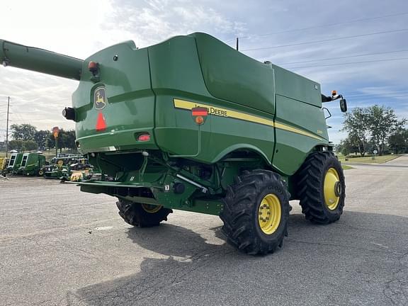 Image of John Deere S680 equipment image 4