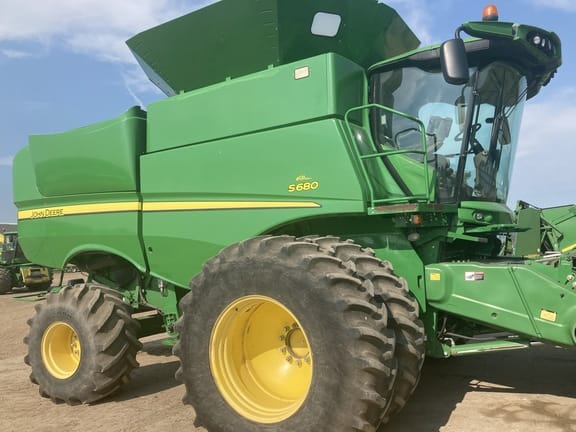 Main image John Deere S680